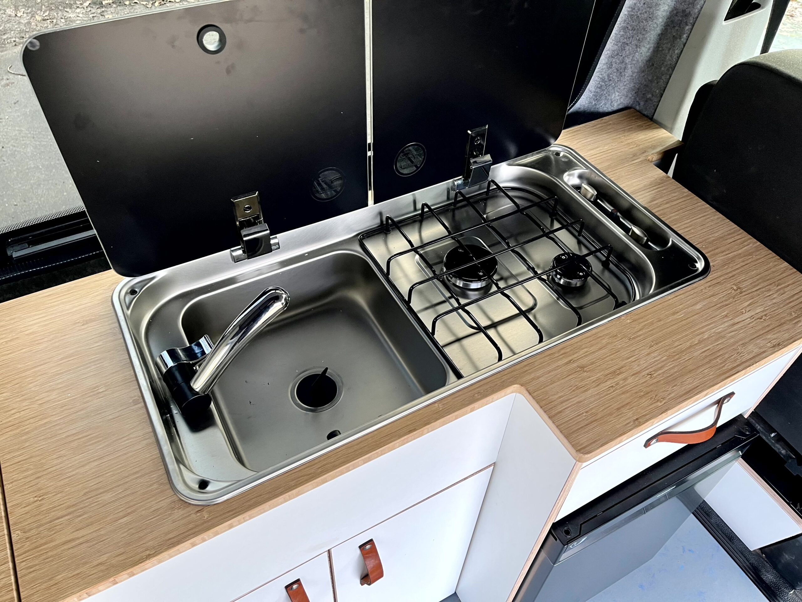 Showmodel - Campermeubelset: Kastenwand + bed T5 & T6 - lengte 1 - Afbeelding 8